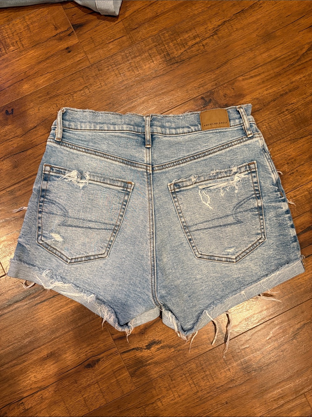 American Eagle Outfitters Relaxed Jean Shorts NWOT - Picture 2 of 10